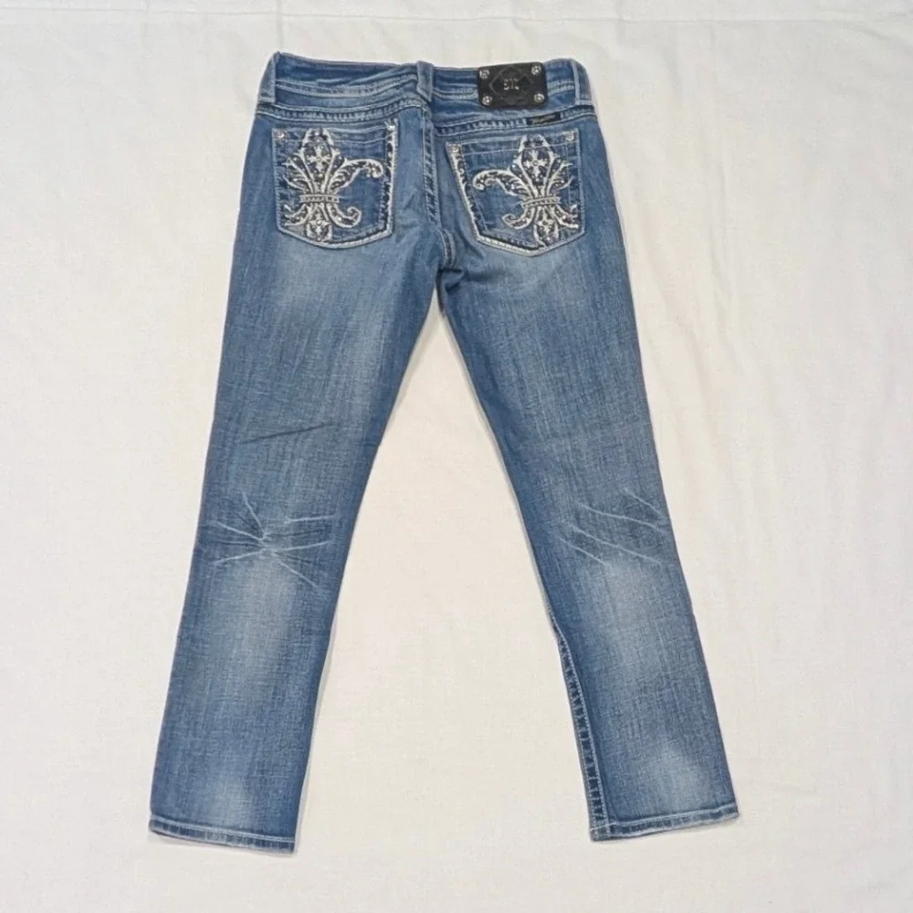 Miss Me Clayton Cropped Jeans Fleur De Lis Rhinestone Denim JE5347C2 Size 28